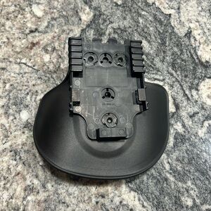 Safariland paddle with female QLS attachment. Left hand.